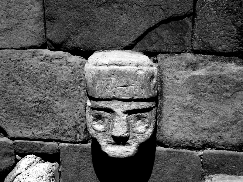 Templo Semi Subterrâneo Tiwanaku / Tiahuanaco
