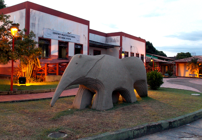 Monumento-Tamanduá-Bandeira