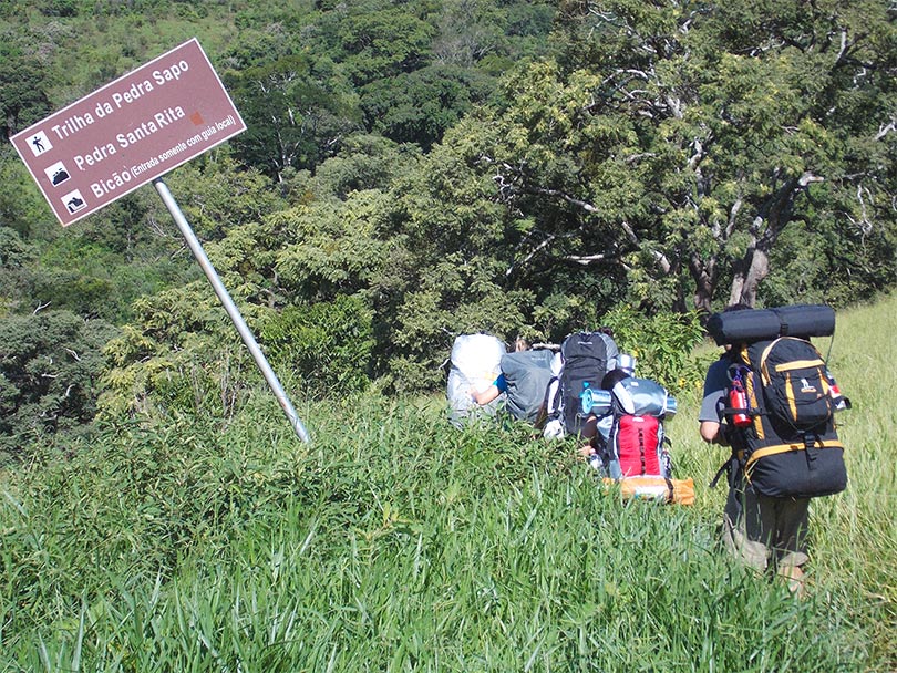 Entrada da Trilha do Sapo / Trilha do Pinheirinho