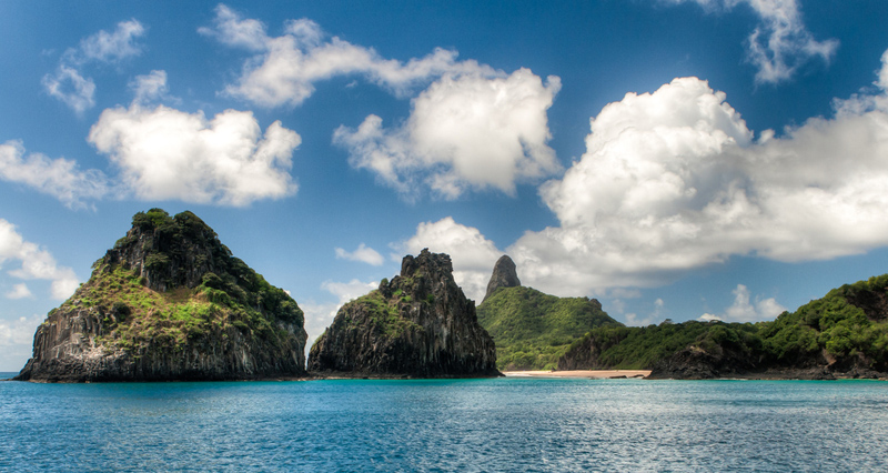 Baía dos Golfinhos - Praias de Fernando de Noronha