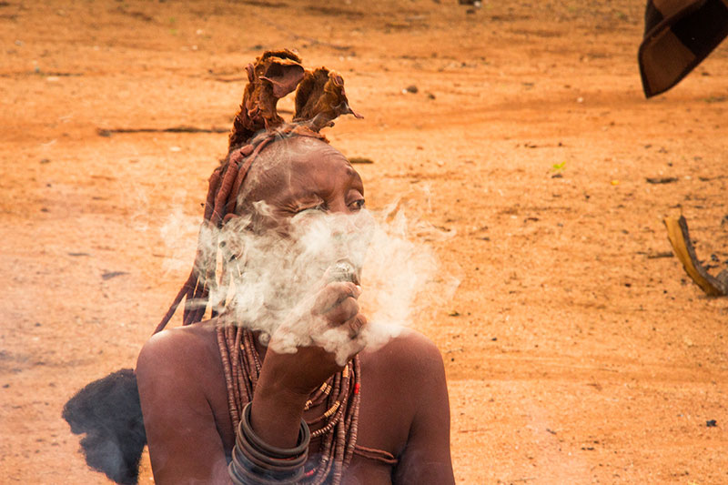 Tribo Himba, próximo a Kamanjab, Namíbia.