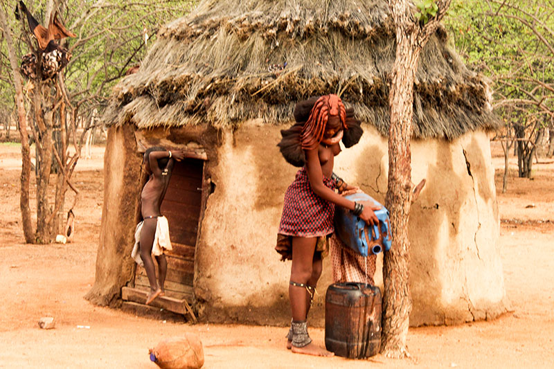 Tribo Himba, próximo a Kamanjab, Namíbia.