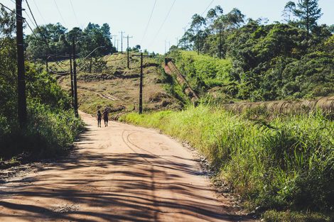 Ao lado da tubulação Sabesp